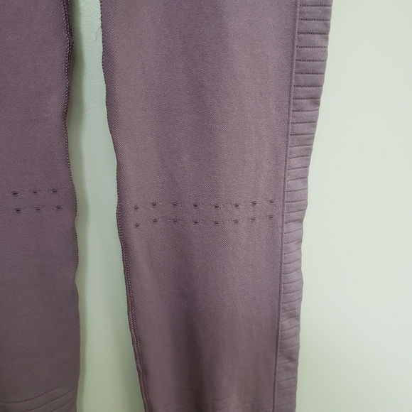 Gymshark ENERGY+ SEAMLESS LEGGINGS in Rose Taupe Size XS - Picture 11 of 12